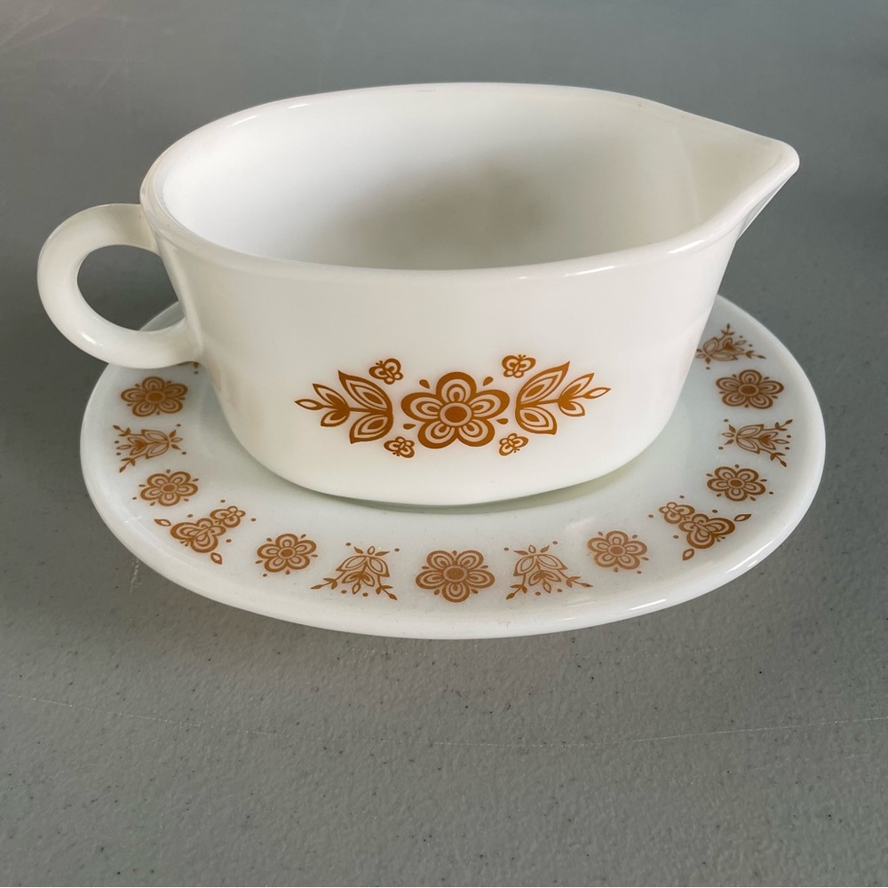 Pyrex Gravy Boat Sauce Server and Dish Wate Orange Floral Kitchen Thanksgiving